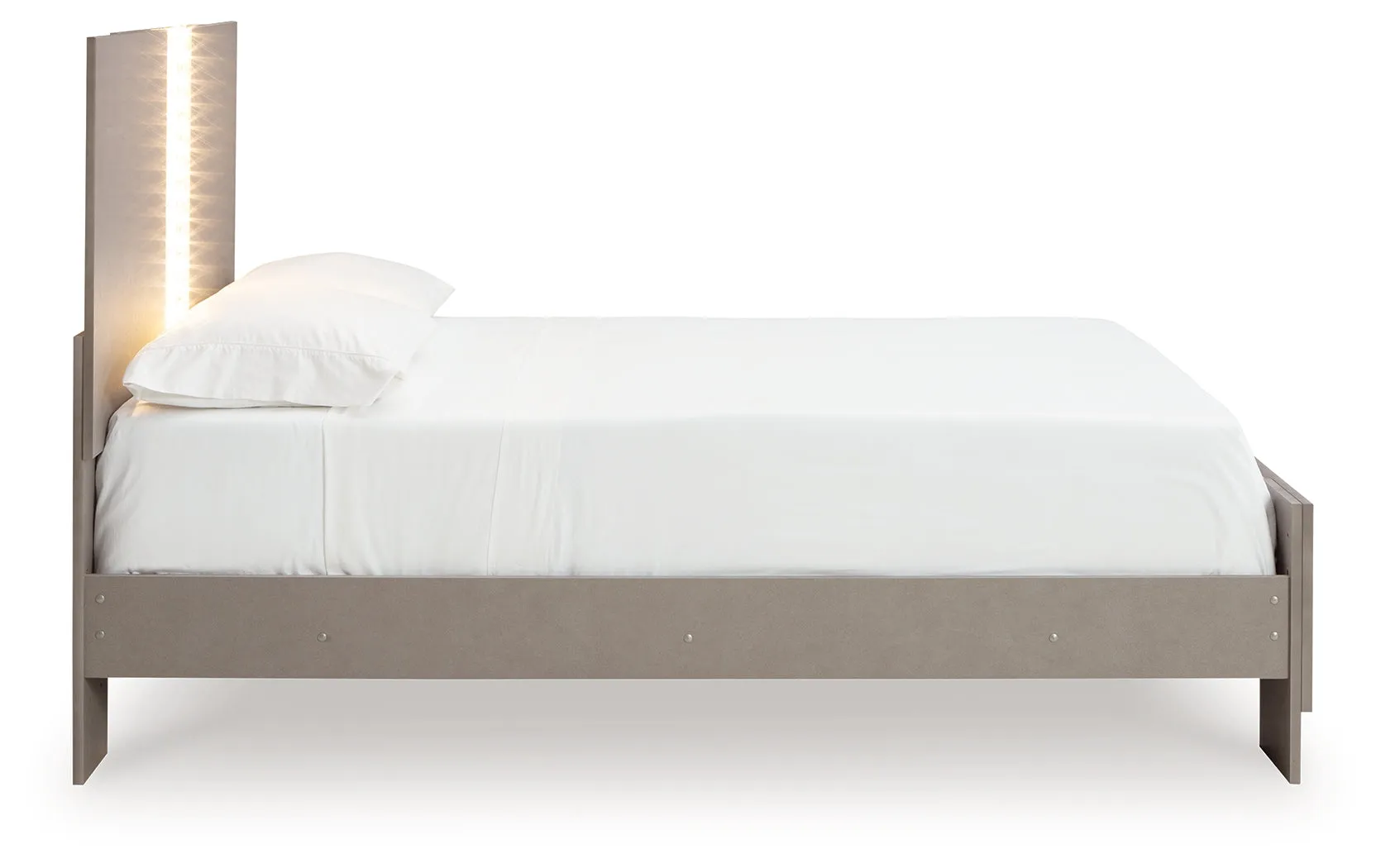 Surancha Full Panel Bed with Mirrored Dresser and 2 Nightstands in Gray